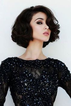 Short Hair Model, Curly Weave Hairstyles, Hair Model, Short Wavy Hair, Penteado Cabelo Curto, Curly Bob Hairstyles, Short Cut, Great Hair, Vintage Hairstyles