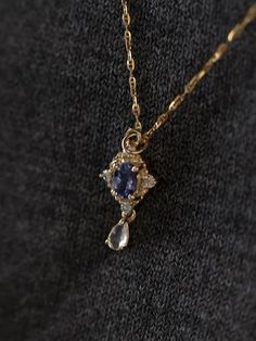 Yule Ball Jewelry, Pretty Vintage Necklaces, Elegant Jewlrey, Vintage Necklace Aesthetic, Modern Vintage Clothes, Beautiful Jewelry Vintage, Vintage Necklace Antiques, Antique Wedding Dress, Elegant Blue Dress