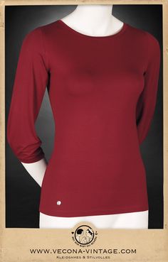 Elegant, comfortable and versatile - this shirt will be your new favorite companion from morning until late at night. The soft viscose jersey is so easy to wear, washable and will keep its color and shape! The elbow-length sleeves are slightly blousy with narrow cuffs. The icing on the cake is a small lucky charm with our lovely sailor couple near the hem. Color red Material 96% viscose, 4% elasthane Fall Red Elastane Tops, Red Stretch Tops With 3/4 Sleeves, Classic Red Fitted T-shirt, Classic Fall Viscose Tops, Classic Stretch Red Tops, Classic Red Stretch Tops, Classic Relaxed Fit Top With 3/4 Sleeves, Classic Fitted Red Top, Red Stretch Long Sleeve Shirt