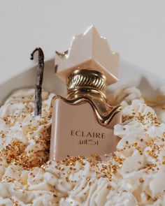 Lattafa Eclaire: Il Dupe Perfetto di Bianco Latte? https://www.nuvoledibellezza.com/lattafa-eclaire-dupe-bianco-latte/ Unisex Perfume, Köstliche Desserts, Perfume Collection, Ceramic Cups, Fragrances Perfume, White Flowers, Scents, Caramel, Vanilla