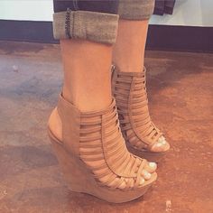 This Pin was discovered by B͟͞I͟͞A͟͞N͟͞C͟͞A͟͞ B͟͞. . Discover (and save!) your own Pins on Pinterest. Women Wedges, Color Cafe, Beautiful Shoes, Cute Shoes, Shoe Collection, Wedge Heels