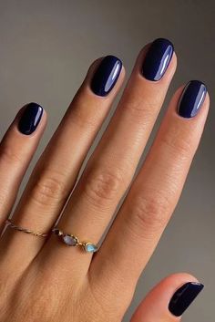 December Nail Color Ideas, Dip Nail Shapes Short, Nails 2024 Colors, Shirt Dip Nails, Simple Fall Gel Nails Short, Deep Blue Nails Short, Deep Blue Fall Nails, Navy Dip Nails, Dark Blue Short Nails