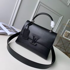 Tas Lv, Elegant Bags, Luxury Purses, Cute Purses, Coach Bag, Coach Swagger Bag, Cute Bags, Authentic Louis Vuitton, Hobo Bag