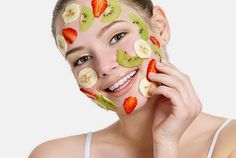 9 Perawatan Kecantikan di Rumah yang Mudah dan Murah - Nembino Diy Facial Mask, Homemade Facial Mask, Glowing Skin Mask, Homemade Facials, Face Mask Recipe, Diy Facial, Younger Skin, Lose Yourself, Homemade Face Masks