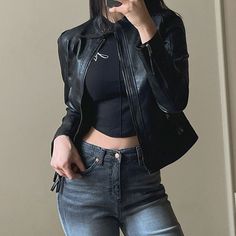 Moto Leather Jacket, Hipster Style, Rock Fashion, Leather Jacket Outfits, Collar Neck, Looks Black, Women Street, American People, Hipster Fashion