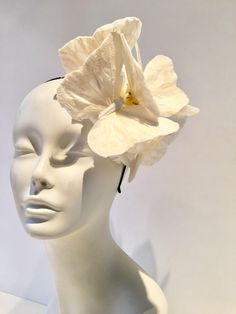 White Butterfly Headband- Diner en Blanc- Derby by doramarra on Etsy https://www.etsy.com/listing/489389180/white-butterfly-headband-diner-en-blanc Mad Hatter Garden, Butterfly Headpiece, Butterfly Headband, White Fascinator, Wedding Party Hair, Headband Fascinator, Butterfly Costume, Pink Fascinator, Derby Fascinator