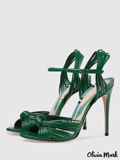 Olivia Mark - Elegant Gold Heeled Sandals with Open Toe, Knotted Design, and Stiletto Heel - Perfect for Party Wear Street Wear Style, Interesting Fashion, Fall Heels, Wedding Boots, Modern Fall, Estilo Chic, Wear Green, Gold Heels, Party Shoes