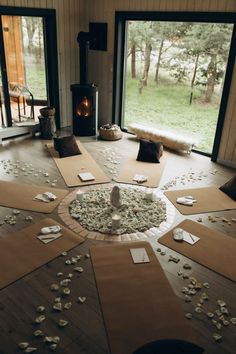 Healing Space Ideas, Healing Circle Spiritual, Spiritual Theme Party, Bohemian Yoga Studio, Womans Circle Ideas, Woman’s Circle, Women’s Circle Activities, Spiritual Retreat Aesthetic, Women Circle Ideas