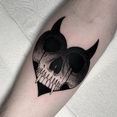 a black and white skull with horns on the arm