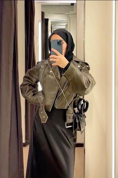 Classy Black Outfits, Sister Outfits, Fashion Vocabulary, Hijabi Outfits Casual, Modest Skirts, Hijabi Outfits, Hijab Fashion Inspiration, Outfit Hijab, Skirt Fits