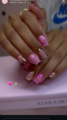 Pretty Short Square Nails, Birthday Nail Set Short, Pink And Gold Short Nails, Shorties Nails Color Pink, Pink Nails Inspo Short, Pink And Gold Birthday Nails, Pink Shorties Nails, Short Square Pink Acrylic Nails, Pink And Gold Nails Short