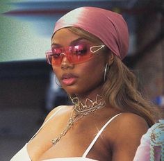 Sunglasses For Your Face Shape, Looks Hip Hop, 2000s Aesthetic, 2000s Fashion Outfits, Black Barbie, Black Culture, Mirrored Sunglasses Women, 2000s Fashion