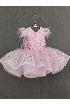 Get ready to dazzle with this adorable pink toddler pageant dress! Perfect for your little princess's special day, whether it's her first or second birthday, a princess-themed party, or a pageant event. This enchanting dress features delicate lace and luxurious tulle, creating a fairy-tale look that will make her feel like royalty. The charming pink color adds a touch of sweetness, while the Barbie-inspired design brings an extra element of fun and magic. Make her dreams come true with this exqu Light Pink Party Dress, Elegant Birthday Dress, Toddler Pageant Dress, Light Pink Party, Toddler Pageant Dresses, Birthday Gown, Toddler Pageant, Pink Tutu Dress, Tulle Flower Girl Dress