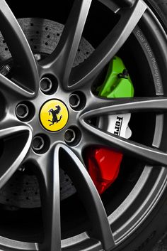 the wheel and tire of a car with ferrari emblem on it's rims