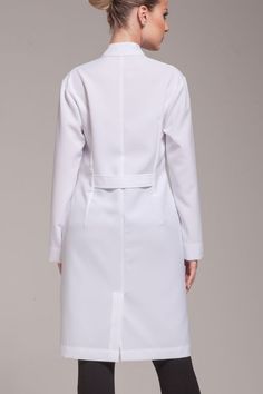 Labcoat Doctors Design, Dentist Scrubs, Medical Scrubs Fashion, Basic Coat, Doctor Coat, White Lab Coat