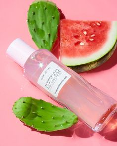 Hydrate skin and tighten pores at once with the ultra-gentle Watermelon Glow PHA + BHA Pore-Tight Toner for supple, smooth skin. An essential part of any good skin-care routine, toners help prep and plump skin to readily absorb the rest of your routine. Our innovative formula contains a balance of hydrating ingredients Glow Recipe Toner, Watermelon Glow, Skin Care Toner Products, Exfoliating Toner, Alcohol Free Toner, Glow Recipe, Best Skin Care Routine, Smink Inspiration, Hydrating Toner