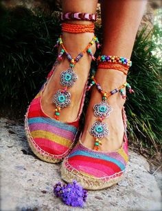 I need 70s Groupies Hippie Shoes, Minimalisticky Chic, Stile Hippie Chic, Boho Style Shoes, Hippie Elegante, Look Hippie Chic, Bohemian Shoes, Romantic Clothing, Feeling Groovy