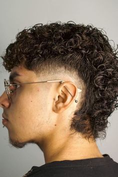 3b Men Hairstyles, Short Hairstyle Men Curly, Short Mullet Hair Color Ideas, 3b Hairstyles Men, 3b Curly Hair Men, Short Curly Haircuts Men, Mens Short Curly Hairstyles, Best Curly Haircuts, Mullet Hairstyles