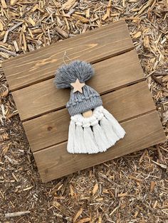 a wooden pallet with a christmas ornament on it