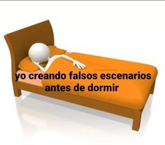 a person laying in bed with the caption yo creando falsos escenaros antes de dormir