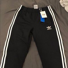 Adidas Sweatpants Side Stripe -Brand New With Tags -Size Youth Medium White Adidas Jogging Pants, White Adidas Joggers For Jogging, Adidas White Joggers For Jogging, Adidas Stretch Sweatpants For Streetwear, White Adidas Sportswear Joggers, Adidas White Sportswear Joggers, White Jogging Bottoms With Three Stripes Branding, White Jogging Bottoms With Three Stripes, White Three Stripes Jogging Bottoms