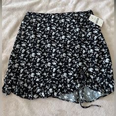 Black And White Flowered Skirt. Size S New With Tags Forever 21 Black Summer Skort, Forever 21 Black Mini Skirt For Summer, Trendy Black Floral Print Skirt, Trendy Floral Print Flowy Mini Skirt, Fitted Floral Print Bottoms From Forever 21, Camo Mini Skirt, Silk Mini Skirt, White Floral Skirt, Grey Mini Skirt