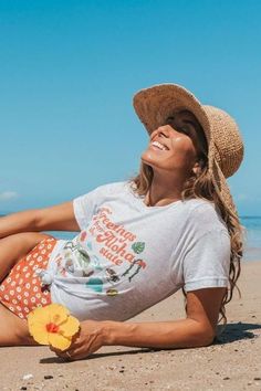 Take a trip back to souvenir tees of the past with our Aloha State Souvenir Tee. Quirky hand-drawn illustrations complement a retro 70s font. Showcasing some iconic Hawaii visuals.This tee is extra soft and the perfect relaxed-fit. This is a unisex tee, not fitted. 70s Font, Hippie Girl, Retro 70s, Tees For Women, Hippie Style, Tropical Print, Relaxed Style, Beach Style, Festival Fashion