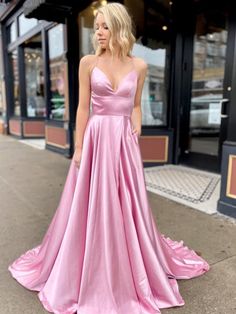 Silhouette: Eine Linie
Taille: Natürlich
Ärmellänge: Ärmellos
Stoff: Satin
Gezeigte Farbe: Rosa
Eingebauter BH: Ja Pink Satin Prom Dress, Prom Dress Pink, Sweep Train Prom Dress, Prom Dresses Long Pink, Vert Turquoise, Prom Dresses With Pockets, Simple Prom Dress, V Neck Prom Dresses, Corset Dress Prom