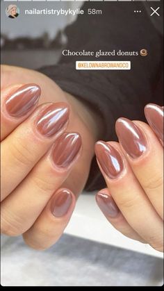 Almond On Natural Nails, Glaze Chocolate Nails, Nails 2023 Trends Shellac, Transition Season Nails, Fall Dipped Nails Ideas Almond, Minimal Elegant Nails, Earth Tones Nail Art, Autumn Biab Nails 2023, Chocolate Brown Glazed Nails