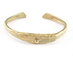 Shape: Textured Bracelet material: Brass Finish: Raw Color : Gold Inner size : 62mm Adjustable If you want any different design and dimension please convo me, Would you like to see our other products like this? https://www.etsy.com/shop/OzBrassShop?search_query=Bracelet+for+women Yellow Gold Metal Cuff Bracelets, Yellow Gold Metal Cuff Bracelet, Elegant Bronze Bangle As Gift, Modern Bronze Bracelet Jewelry, Bronze Bangle Cuff Bracelet As Gift, Bronze Bangle Bracelet For Gifts, Bronze Metal Bangle As Gift, Bronze Cuff Bracelet As Gift, Bronze Cuff Bracelet For Gift