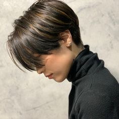 Hair Asymmetrical, Undercut Hairstyles Women, Androgynous Hair, Girls Short Haircuts, Asymmetrical Pixie, Asian Short Hair, Short Hair Undercut