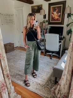 Wide Leg Cropped Linen Pants Outfit, Linen Capris Outfit, Summer Capri Outfits, Wide Leg Linen Pants Outfit, Summer Outfits 2014, Wide Pants Outfit, Cropped Pants Outfit, Wide Leg Capris, Khaki Pants Outfit