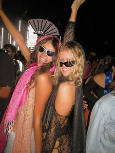 rave outfit inspo Rave Pictures Ideas, Rave Theme Party Outfit, Rave Photoshoot, Rave Theme Party, Rave Pics, Rave Theme, Bonnaroo Outfits, Bonnaroo Festival, Raver Outfits