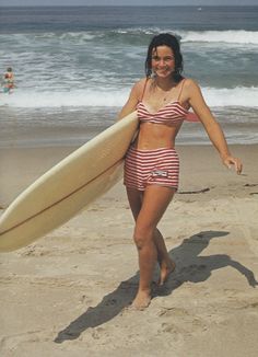 60s Beach Outfits, 60s Beach Fashion, 60s Beach Aesthetic, Leroy Grannis, 60s Surf, Surf Pics, 1960s Summer, Longboard Surfing, Fashion 60s