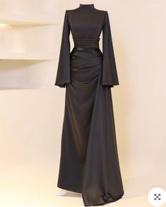 Aesthetic Graduation Dress, Black Dress Hijab, Graduation Gown Outfit, Dress Soiree, Chic Dress Classy, Soiree Dress