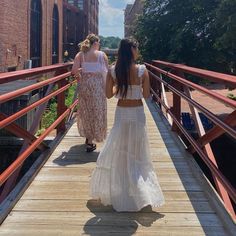 Beautiful Cottage Fairy Vibed Skirt, Flowy And Long. See Through Top Layer With Lining On The Top Half Of The Skirt. Dainty Frill On The Waistband And Can Sit Mid Or Low Waisted Depending On Preferred Fit (I’m Xs Usually So This Hangs Lower On My Hips). Labeled As A Small Feminine White Maxi Skirt For Summer, Feminine White Maxi Skirt For Day Out, White Feminine Tiered Maxi Skirt, Feminine White Maxi Skirt For Beach, Flowy White Skirt For Vacation, White Flowy Ruffled Maxi Skirt, White Tiered Maxi Skirt For Brunch, White Tiered Skirt For Brunch, White Ruffled Maxi Skirt For Vacation