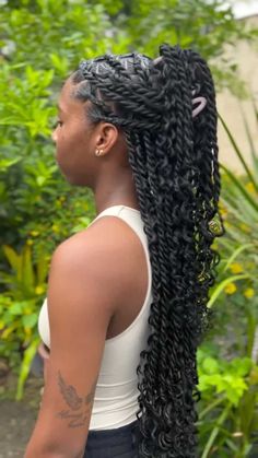 60 Island Twists Hairstyles Perfect For Summer 2024 How To Style Island Twist With Curls, Sengelese Twist Boho, Twist Braids Black Women, Large Island Twist, Large Senegalese Twists, Island Twist With Curls, Marly Twist, Island Braids, Medium Twists