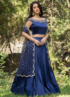 Royal Blue and Gold Embroidered Off Shoulder Lehenga Wedding Indian Dress, Trending Lehenga, Umbrella Kurti, Indian Designs, Designer Lehengas, Saree Blouse Neck Designs, Lehnga Dress, Sari Blouse Designs