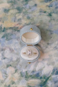 Introducing the Georgian Ring Box, a stunning homage to the classic Georgian design. Inspired by tradition, this oval-shaped beauty features an exterior crafted from fine linen, exuding timeless elegance. Open it to reveal a luxurious velvet cushion, meticulously designed to put all of the attention on your ring. Completed with a delicate metal clasp, this heirloom-worthy ring box adds a touch of sophistication to any wedding flat lay. With a capacity to hold up to a size 8 ring, it's perfect fo Engagement Ring Case, Blue Ring Box Wedding, Engagement Ring Box Ideas, Wedding Rings Pillow, Engagement Ring Boxes, Georgian Design, Luxury Ring Box, Backyard Ceremony, Unique Ring Box