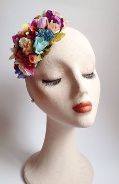 Mannequin Ideas, Muses Shoes, Styrofoam Head, Floral Projects, Floral Headdress, Tea Hats, Foam Head, Mannequin Art, Bee Costume