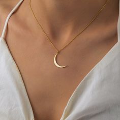 "Crescent Necklace available in Gold, Rose Gold and White Gold. The intricate detailing creates a mesmerizing and symbolic piece that is perfect for any jewelry collection. The 18k gold-filled material ensures durability and longevity. Make this piece your own and enjoy it for years to come. Handmade item Material: 925 Sterling Silver Ships from a small business in Turkey Adjustable length Style: Minimal Can be personalized Made to order H O W ∙ T O ∙ O R D E R * You can complete your purchase b Minimal Gold Jewelry, Night Jewelry, Moon Star Necklace, Jewelry Valentines Day, Lunar Jewelry, Necklace Minimalist Jewelry, Moon Necklace Silver, Star Necklace Gold, Crescent Necklace