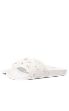 On these white rubber slippers, the diamond-shaped pattern in the form of GG monograms, plays not only a decorative, but also a functional role. An openwork motif, made in the technique of perforations, conducts heat well from the legs. This comfort is also supported by an orthopedic insole that reduces the load on the joints.Composition: Rubber 100%Lining: Rubber 100%Sole: Rubber 100%Made in Italy Chevron Outfit, Chevron Jewelry, Rubber Slippers, Gucci Shop, Shoes Flats Sandals, Luxury Women Fashion, Sandals For Sale, Boots And Sneakers, Diamond Shaped