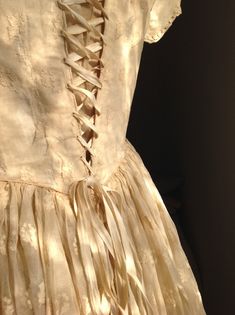 "very very old wedding dress from about 1840s  in a  cream gold color the transparant cotton fabric has beautiful silk embroidery ( flower )work. the bodice part of this dress is fully lined with a cotton inner layer. and it has bones condition: and there are some little wounds in the upper layer of the bodice some of the wounds are repaired, some are still open.But protected by the inner layer. Only when you come close by you'll see them I've never seen a beauty like this.... measurements: bust Ivory Chiffon Wedding Dress, Antique Wedding Dress, Ball Gowns Vintage, Antique Wedding Dresses, Embroidered Wedding Gown, Old Wedding Dresses, Old Wedding, 1950s Wedding Dress, Victorian Gown