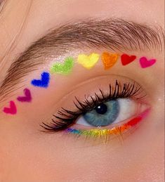 Pride Month Face Paint, Pride Parade Hairstyles, Rainbow Face Paint Pride, Pride Hairstyles Ideas, Bright Make Up Looks, Pride Makeup Black Women, Pride Face Painting, Pride Make Up Ideas