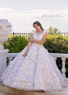 Dresses With Corsets, Chantily Lace, Lavender Blossom, Big Dresses, Dress Order, Chantilly Lace, 3d Flowers, Quinceanera, Dress Making