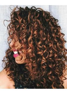 Brunette Curls with Auburn Balayage Hair Inspiration Brunette, Auburn Balayage, Dark Curly Hair, Highlights Curly Hair, Colored Curly Hair, Hair Help, Balayage Highlights, Hair Pictures