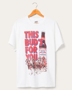 This Bud's For You Flea Market Tee | Junk Food Clothing Budweiser Shirt Outfit, Bar Merch, Beer Merch, Womens Vintage Tees, Budweiser Shirt, Hoodie Ideas, Fourth Of July Shirts, Food Clothes, Wine Shirts