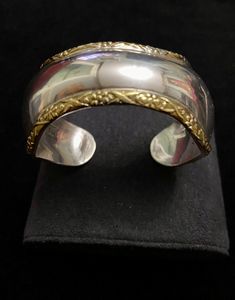 "Vintage Taxco Modernist Sterling Silver 925 & Brass Trim Wavy Cuff Bracelet!  Nothing plain about this cuff! Beautifully sculpted brass detailing on the entire border of this bracelet. Cuff bracelet fits a smaller wrist size up to 6 1/2\" inches. This is a solid cuff bracelet with a beautiful shine! It is hallmarked Mexico 925 & Taxco artisan's number (difficult to read). Also, marked with \"Latón\". Latón is a retailer in Mexico. Heavy weight is 32.3 grams. Please review all pictures.  THANK Y Gold Sterling Silver Cuff Jewelry, Wide Band Bangle With Polished Finish As Gift, Wide Band Bangle With Polished Finish, Wide Band Bangle, Gold Sterling Silver Cuff Bracelet, Unique Gold Sterling Silver Cuff Bracelet, Unique Wide Band Bracelets For Formal Occasions, Elegant Silver Cuff Bracelet For Ceremonial Occasions, Unique Polished Finish Bracelets For Wedding