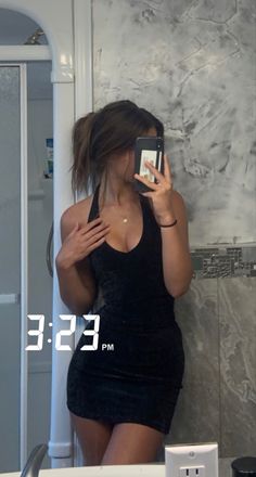 Bodysuit Mirror Selfie, Princess Polly Aesthetic, Dresses Mirror Pic, Mirror Pics Dress, Mirror Selfie With Dress, Insta Mirror Pic Ideas, Fake Outfit Story, Mirror Fit Pics, Poses For Mirror Pics