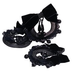 Dior (Runway) Set made of three bracelets, earrings and a diadem composed of velvet and mesh. Runway piece, not signed. Additional information: Condition: Very good condition Dimensions: Earrings: 9,5 cm (3,74 in) x 6,5 cm (2,56 in) - Necklace: 75 cm (29,53 in) - Ribbon: 23,5 cm (9,25 in) x 17 cm (6,69 in) - Bracelets: 19,5 cm (7,68 in) Seller Reference: PA2 Designer Evening Bracelet Jewelry, Designer Metal Jewelry For Evening, Adjustable Designer Evening Jewelry, Handmade Evening Bracelet Jewelry, Dior Runway, Dior Clothing, Flexible Bracelet, 20th Century Fashion, Metal Belt